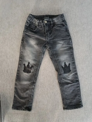 süße Jeans mit Kronen