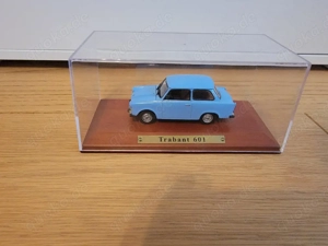 Trabant 601 Modellauto in Vitrine - Sammlermodell