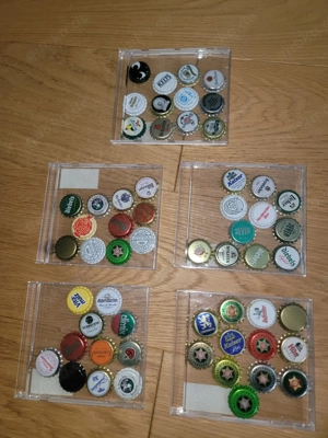 Sammlung: 55+ fabrikneue Kronkorken (knickfrei)