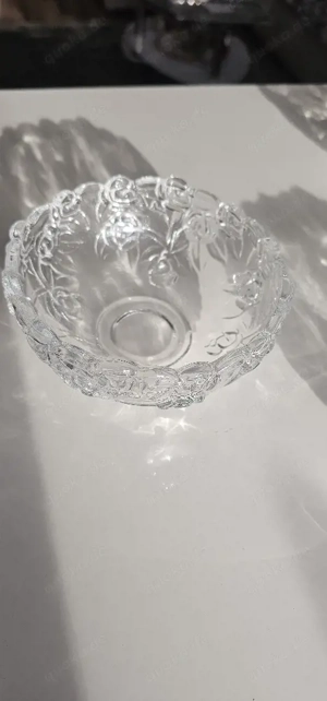 2 Kristallglasschalen mit Rosen und mit Blumen