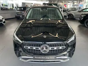 Mercedes-Benz GLA 200 d Progressive Adv. Panorama LED Kamera Bild 3