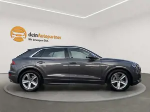 Audi Q8 55 TFSI e quattro Luftfed/AHK/ACC/RFK/NAVI/LEDER/L Bild 4