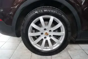Porsche Cayenne 3.0 *Leder*AHK*PDC*SH*NAVI* Bild 4