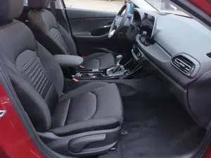 Hyundai i30 KOMBI 1.5 STYLE LED+NAVI+SHZ+KAMERA+KEYLESS! Bild 4