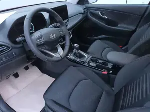 Hyundai i30 KOMBI 1.5 STYLE LED+NAVI+SHZ+KAMERA+KEYLESS! Bild 3