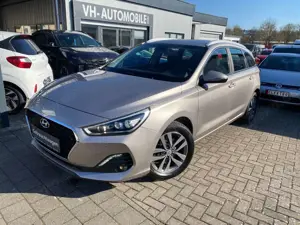 Hyundai i30 cw16"Alu+NAVIKAMERAPDC vohi+Shz+Voll-LED