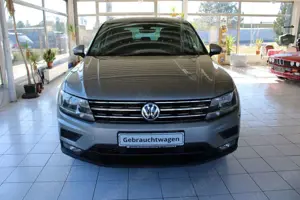 Volkswagen Tiguan Comfortline 1.HAND NAVI AHZV TEMPOMAT Bild 2