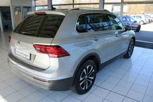 Volkswagen Tiguan Comfortline 1.HAND NAVI AHZV TEMPOMAT Bild 4