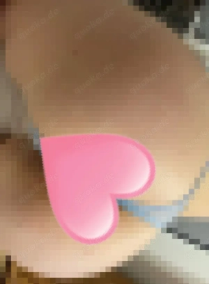 Hey mein Süßer, hast du Lust meine geilen Videos zu sehen? 