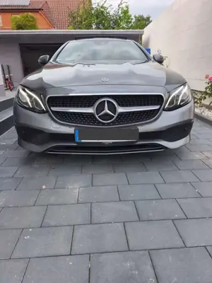 Mercedes-Benz E 220 d Coupe 9G-TRONIC Avantgarde Bild 4