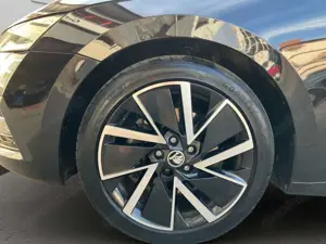 Skoda Octavia Lim. First Edition 1.5 TSI Navi LED ACC Bild 3