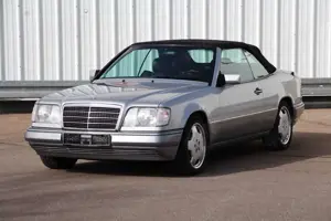 Mercedes-Benz E 220 124er CABRIO Final Edition