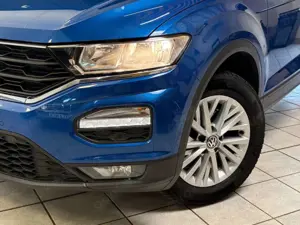 Volkswagen T-Roc Basis TÜV NEU / Apple Car / Allwetterreife Bild 2