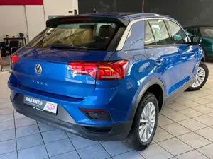 Volkswagen T-Roc Basis TÜV NEU / Apple Car / Allwetterreife Bild 3