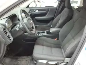 Volvo XC40 T3 Geartronic Momentum Core Bild 3