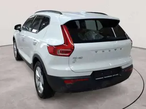 Volvo XC40 T3 Geartronic Momentum Core Bild 2