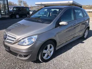 Mercedes-Benz B 200 5-Gang*AHK*COMAND*SHZ*Sport-Paket*3.Hand*
