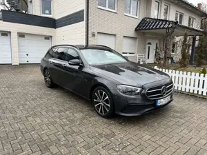 Mercedes-Benz E 300 de Night*Distro*HUD*AHK*Keyless