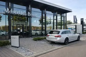 Mercedes-Benz E 220 d T 9G-TRONIC Night Edition Bild 2
