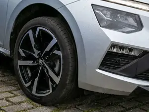 Skoda Kamiq 1.0 TSI Monte Carlo Matrix AHK Panorama Bild 5
