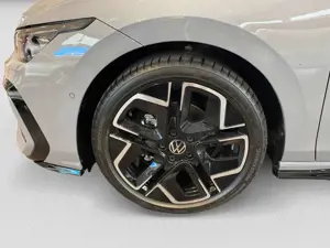 Volkswagen Golf Variant R-Line 1,5 l eTSI 150 PS DSG AHK Bild 5