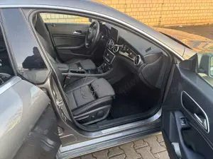 Mercedes-Benz CLA 220 Shooting Brake d 7G-DCT Peak Edition Bild 3