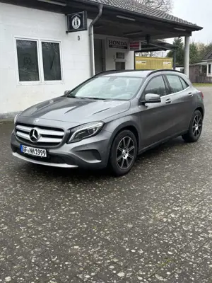 Mercedes-Benz GLA 220