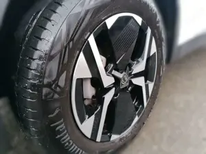 Peugeot 2008 1.2 PureTech 130 GT ACC KeyLess LED Navi LM Bild 4