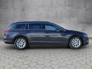 Volkswagen Passat Variant 2.0 TDI DSG AHK/LED/RFK/TRAVEL Bild 4