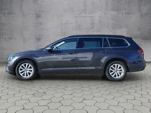 Volkswagen Passat Variant 2.0 TDI DSG AHK/LED/RFK/TRAVEL Bild 2