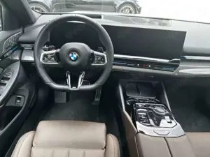BMW 520 5er Touring Diesel 520d xDrive Touring Aut. + PANO + AHK + BowersWilkins Bild 5