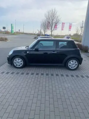 MINI One Schiebedach Schwarz 98 PS Bild 5
