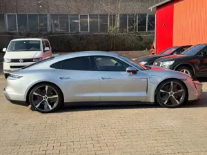 Porsche Taycan 4S Matrix/Keyless/Display/Carbon/93,4 KW Bild 5
