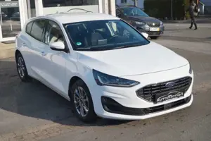 Ford Focus Lim. Titanium*LED*Klimaaut.*SHZ*RFK*Navi Bild 2