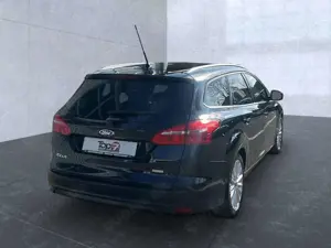 Ford Focus Titanium Vollleder Klima el. Fenster Bild 4