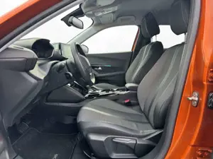 Peugeot 2008 Elektro 92,9% Allure Kamera CarPlay PDC Nav Bild 5