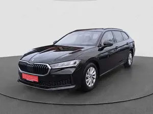 Skoda Superb Combi 2.0 TDI DSG Essence AHK NAVI ACC RFK SITZH L Bild 2