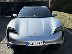 Porsche Taycan 4 Cross Turismo