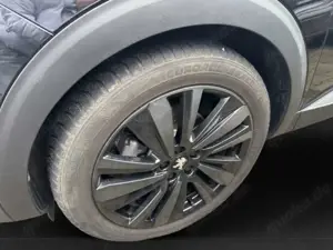 Peugeot 5008 Hybrid 136 GT 7-Sitzer +PANO+MASSAGE+360°CAM+SHZ+ Bild 5