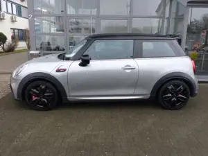 MINI John Cooper Works John Cooper Works 2.0 Essential Trim Aut.*PANO*HUD Bild 2