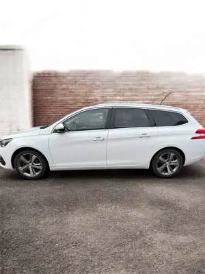 Peugeot 308 Allure, Automatik, Navi, Kamera 360 °, AHK abne Bild 2