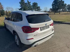 BMW X3 xDrive 20 d Advantage Bild 2