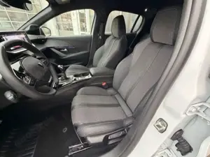 Peugeot 208 PureTech 100 GT (U) Bild 5