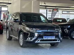 Mitsubishi Outlander Outlander Plug-in Hybrid TOP 2.4 MIVEC 4WD Bild 2