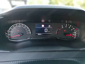 Peugeot 2008 1.2 PureTech 130 Active Pack AHK PDC KlimaA Bild 5