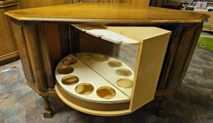 Eckschrank mit versteckt integrierter Bar Bild 4