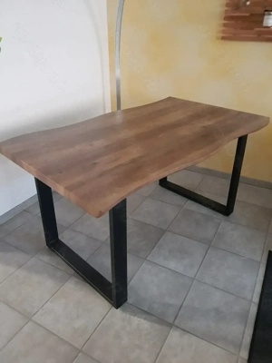 Esstisch  Massivholz mit Baumkante