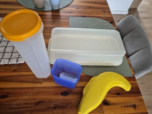 diverse tupperware