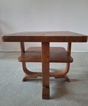 Antiker Beistelltisch aus Massivholz in sehr gutem Zustand