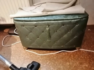 Alte Wäsche- Spielzeugtruhe grün mit original Quaste, ca. 65x35x35, auch zum Sitzen, mit Abdeckung